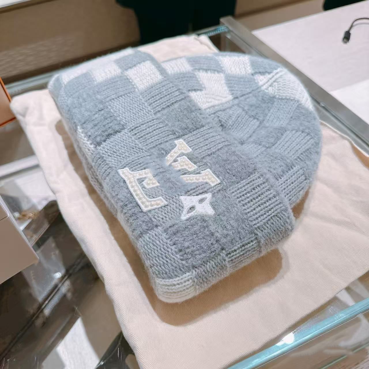 Designer Bean Hat Women Woolen Hat Fisherman Hat Luxury Classic Fashion Winter Wool Warm Belt Box Gift VVX - 1 of 3